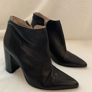 ZARA Pointy Toe ZipUp Ankle Boot Booties